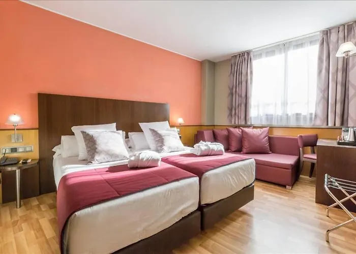 Habitacion Con Dos Camas En Hotel Ronda Lesseps