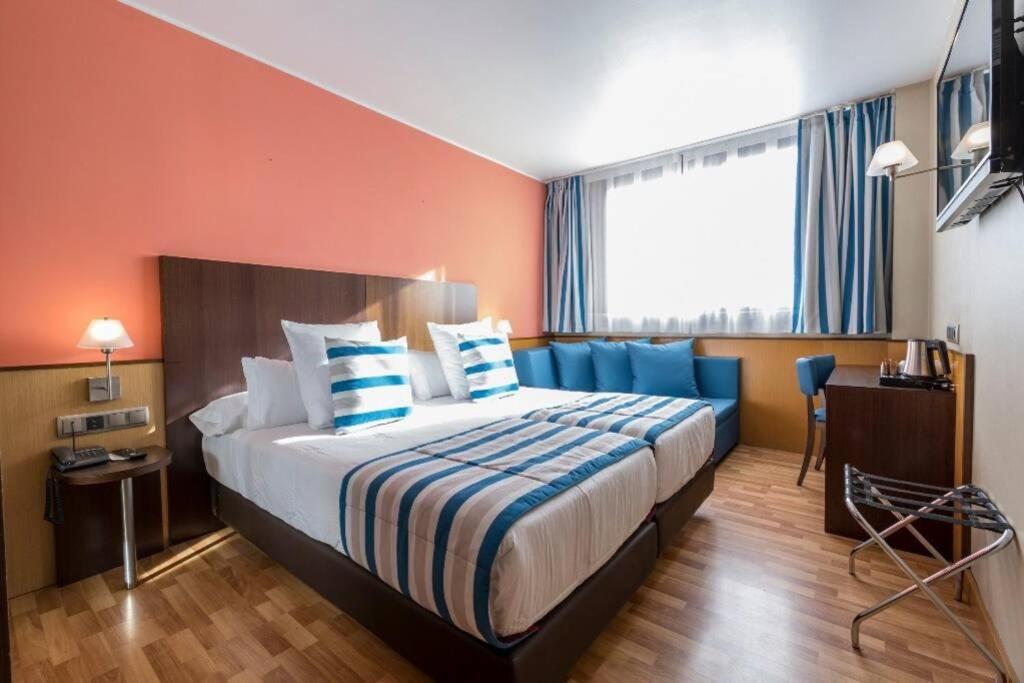 Ferienhaus Habitacion Con Dos Camas En Hotel Ronda Lesseps
