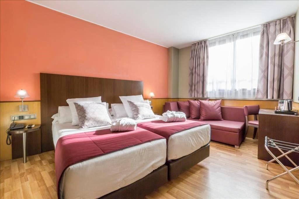 Habitacion Con Dos Camas En Hotel Ronda Lesseps Holiday home