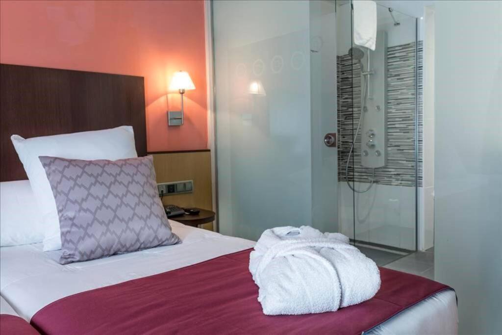 Habitacion Con Dos Camas En Hotel Ronda Lesseps Ferienhaus